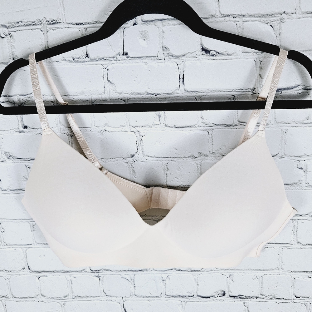 VINCE CAMUTO | nude cream wireless bra